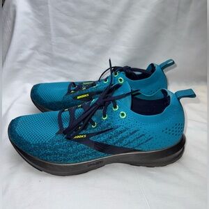 Brooks Men's Levitate 3 running shoes in the Blue/Navy/Nightlife size 10